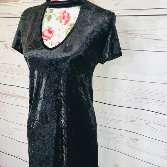 Sun n Moon Dresses & Skirts - Vintage feel Sun&Moon L gothic black velvet dress